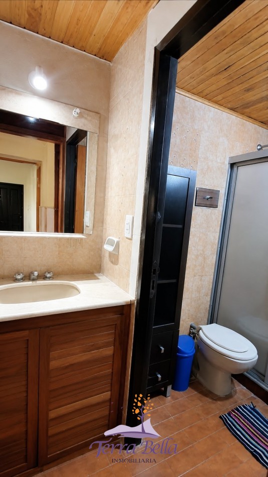 CASA PARA 12 PERSONAS - 5 DORMITORIOS - PILETA CERRADA - QUINCHO - CENTRICA
