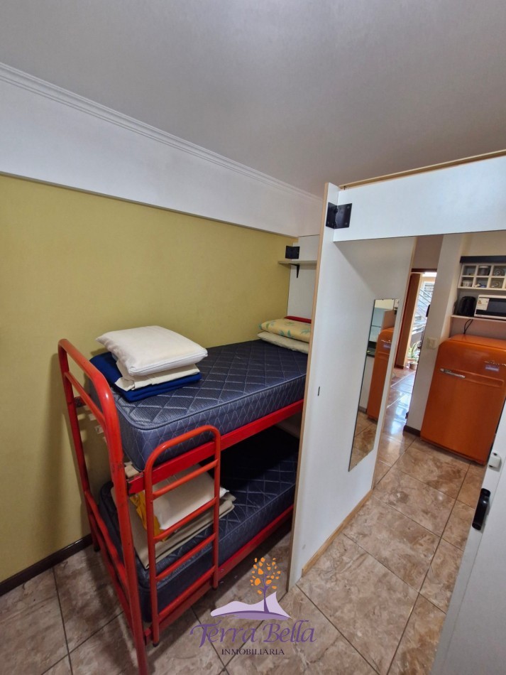 DEPARTAMENTO PARA 4 PERSONAS CON PILETA, QUINCHO, COCHERA, A METROS DEL LAGO