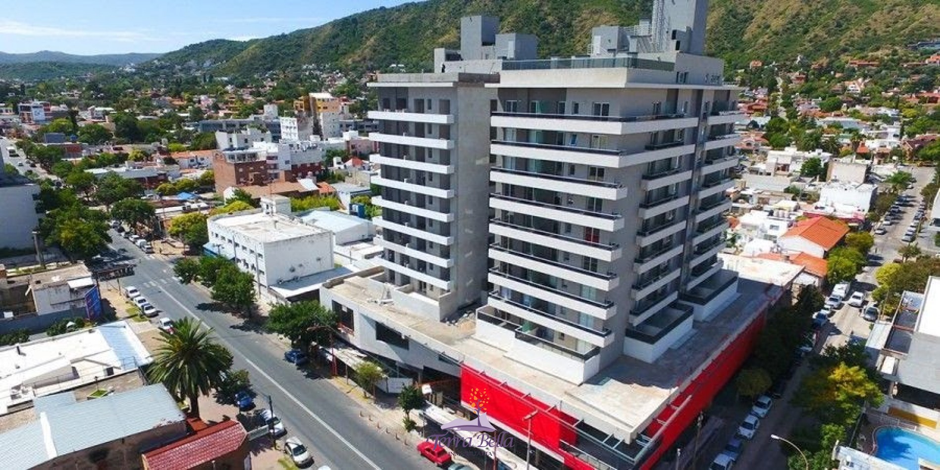 DEPARTAMENTO PARA 4 PERSONAS - CENTRICO-PILETA-TERRAZA-COCHERA-GIM