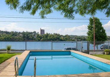 CASA FRENTE AL LAGO - PARA 7 PERSONAS - CON PILETA, QUINCHO, COCHERA