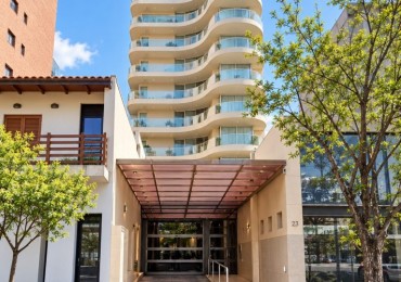 MONOAMBIENTE EN PLENO CENTRO CON PATIO PROPIO. PISCINA Y QUINCHO EN TERRAZA
